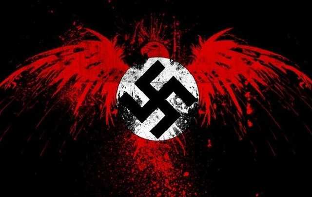 В торговом центре на Почайной в Киеве появилась огромная свастика