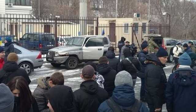 Михаил Подоляк: “Сладкие социальные лифты”