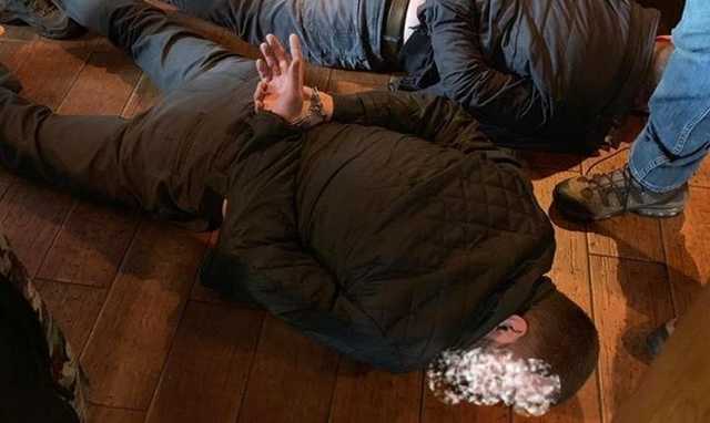 Начальника управления активами банка “Крещатик” задержали в Киеве на взятке