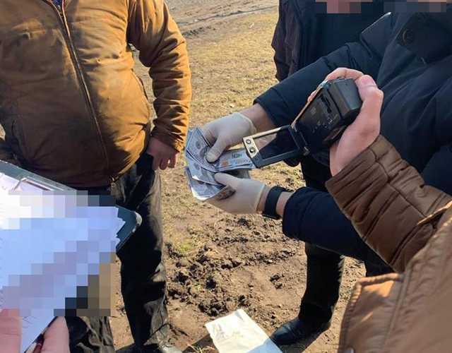 Волынский госисполнитель за взятку хотел снизить стоимость имущества