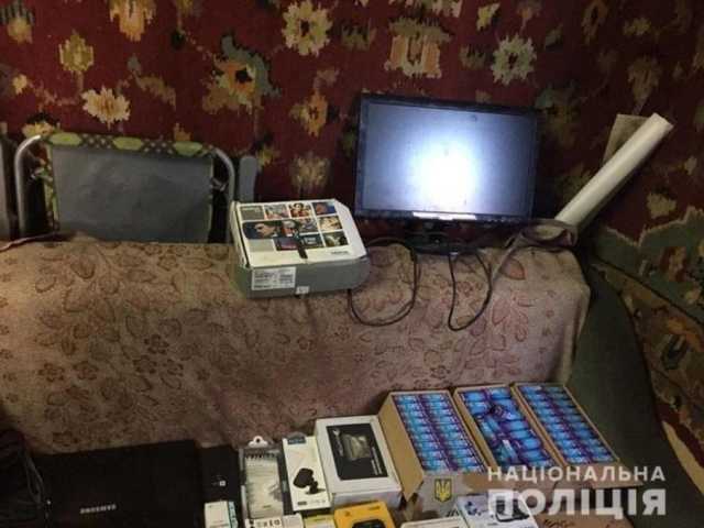 В Киеве трое мужчин украли сейф с десятками тысяч гривен