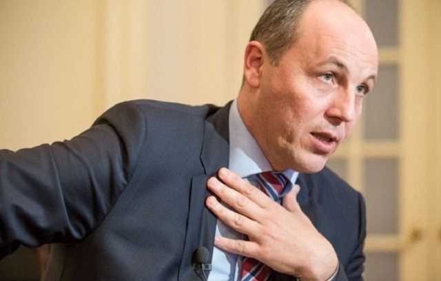 Парубий посетил форум Порошенко в свое рабочее время