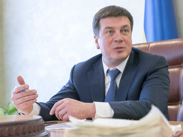 Январская зарплата Зубко оказалась на 30 тысяч больше оклада