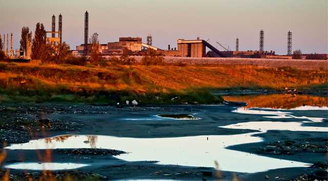 Люди покидают дома, вода отравлена. В Крым пришла новая беда