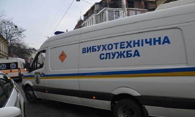 Во Львове второй день подряд "минируют" вокзал