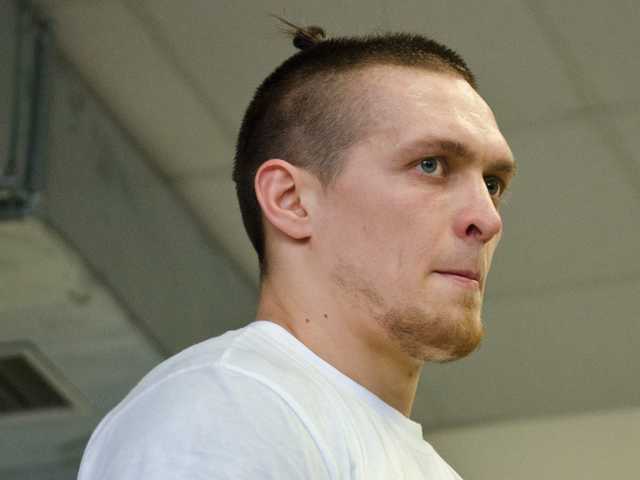 «Мозги отбили»: Усика раскритиковали за поздравление с 23 февраля