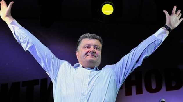 «Да, будем подкупать пенсионеров». Президент похвастался стабильной экономикой