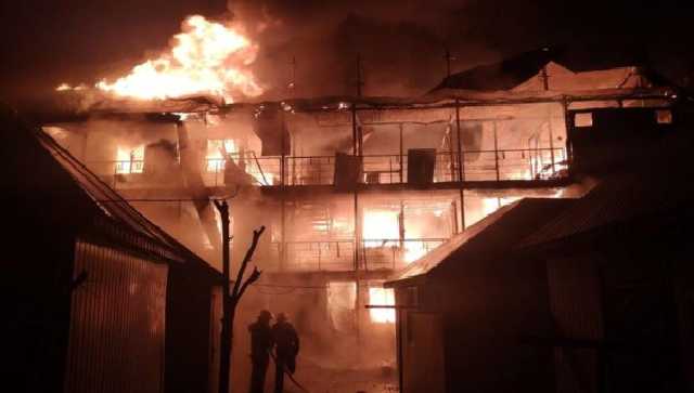 В Затоке произошел мощный пожар, 20 зданий уничтожено
