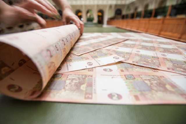 Нацбанк снова выставит на аукцион рулоны гривны