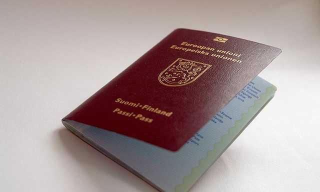 Депутат береговского горсовета Закарпатья Дорчи предъявила пограничникам венгерский паспорт