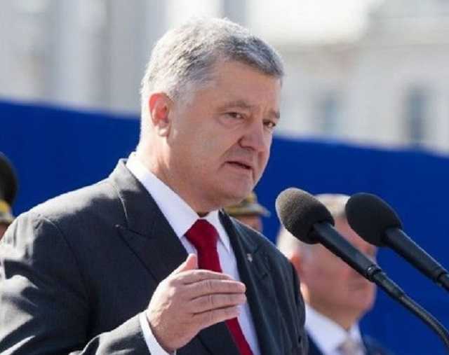 Блогер опубликовал видео, на котором во время выступления президента полиция задержала девушку