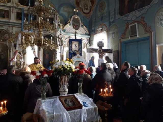 "Титушки" и "раскольники": в Западной Украине пытались не допустить перехода общин в ПЦУ