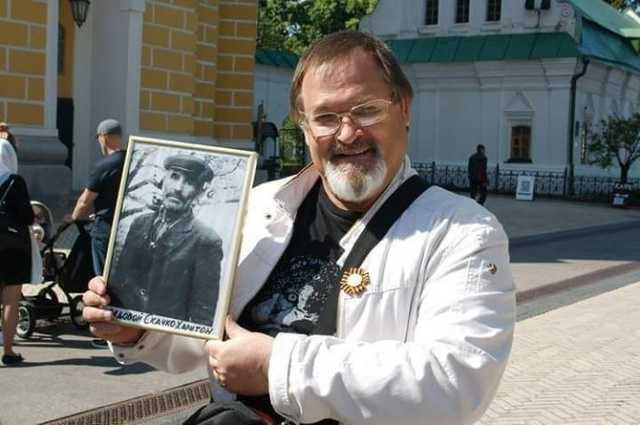 СБУ обыскивает квартиру пророссийского журналиста Скачко