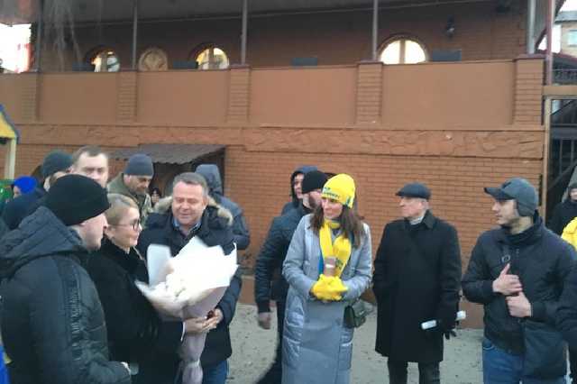 Под Киевом на тур Тимошенко привезли пенсионеров в десяти автобусах – активисты