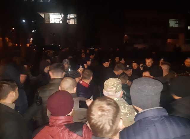 На встрече с Порошенко в Днепре произошла жестокая драка: подробности