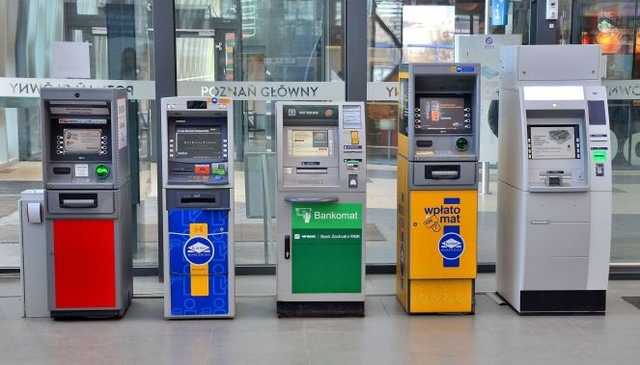 У части банкоматов в Польше появилось меню на украинском языке