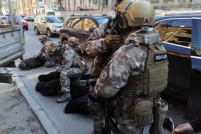 В Днепре спецназ со стрельбой задержал криминального авторитета