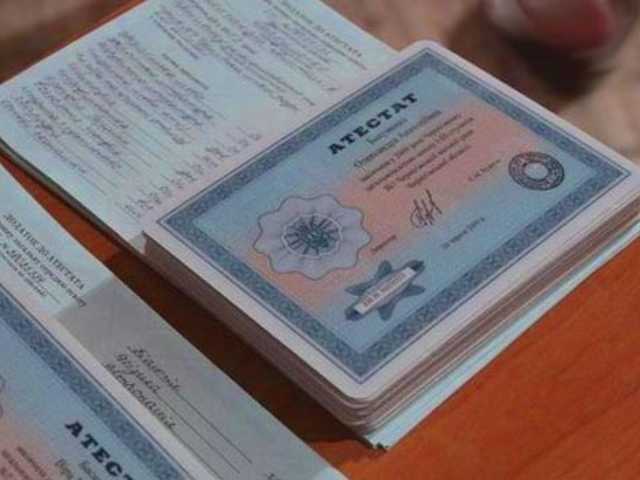 В украинских школах аттестат о среднем образовании заменили свидетельством – МОН