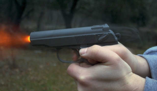 Житель Яготина хотел напугать соседа, а в итоге подстрелил его