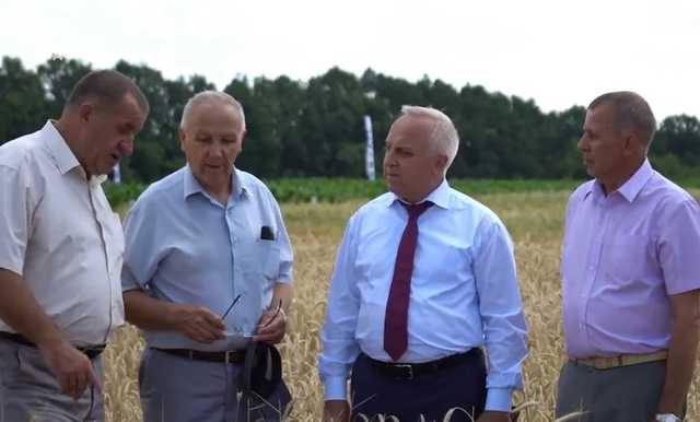 Руководство Академии аграрных наук присвоило сотни гектар земли под Киевом