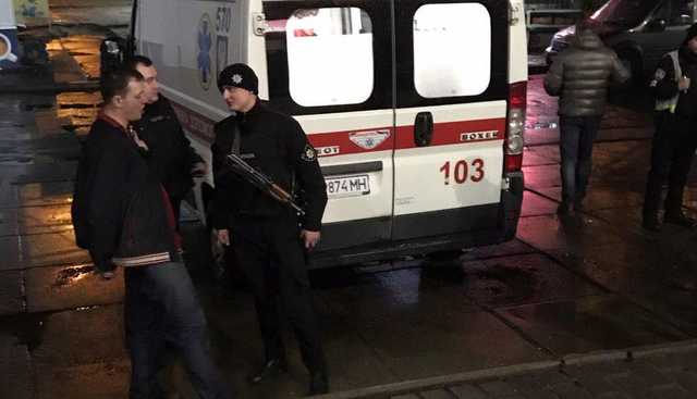 Толпа пьяных киевлян устроила массовую драку с нетрезвыми охранниками супермаркета