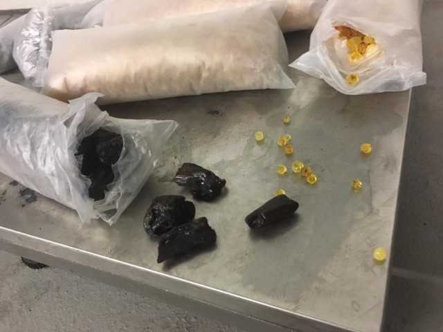 На границе с Польшей задержали авто, "заправленное" янтарем