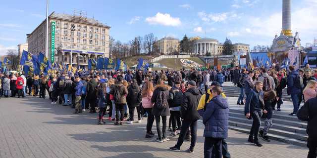 В центрі Києва зібралися більше тисячі українських націоналістів