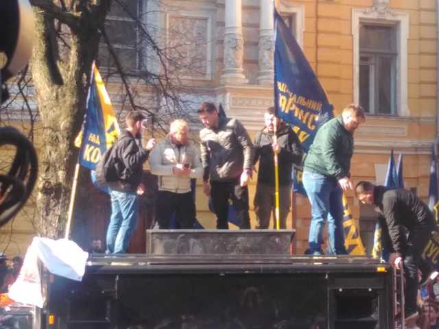 На “Миротворец” внесли еще двух активистов Нацкорпуса