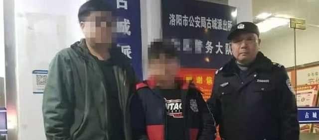 Китаянка побила і кинула на вулиці свого 12-річного сина через погану оцінку