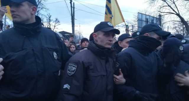 Журналист: вчера «Нацкорпус» добавил немного голосов Порошенко