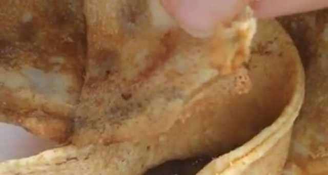 Одесский депутат угощал детей блинами с плесенью