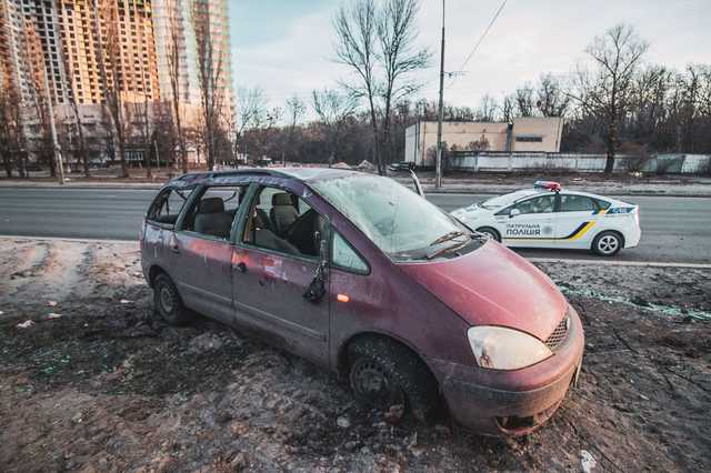В Киеве на Теремках перевернулся автомобиль с тушками птиц