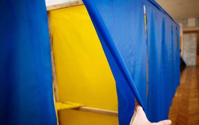 Лидирует Зеленский, но избиратели верят в переизбрание Порошенко - результаты соцопроса