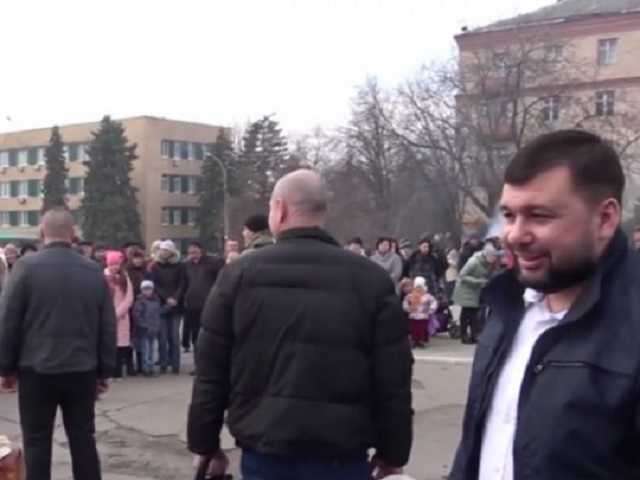 Боится судьбы Захарченко: главарь "ДНР" Пушилин засветился на празднике в окружении охраны