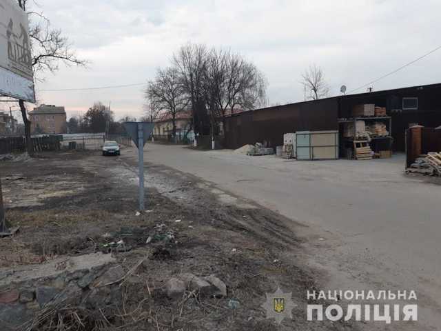 Под Киевом парень избил и ограбил подростка