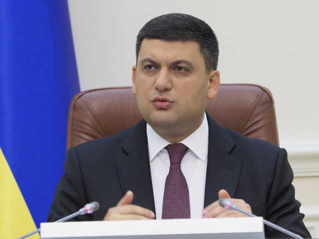 Премьер-министр Гройсман за февраль заработал менее 40 тысяч гривен