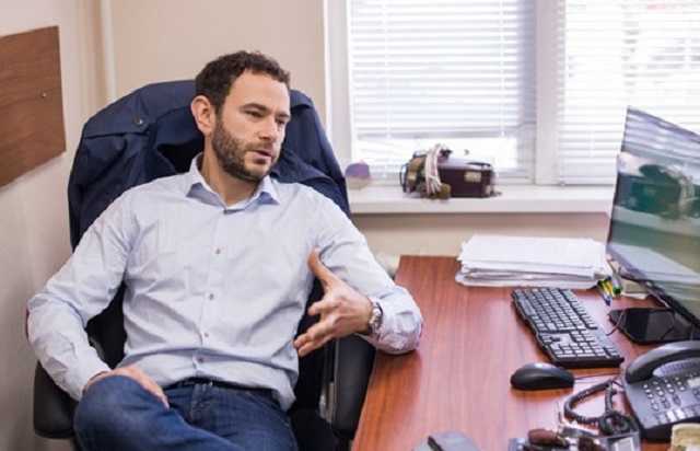 Известный журналист заявил, что за ним следят неизвестные