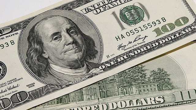 Курс гривни к доллару на межбанке в среду продолжил свое падение