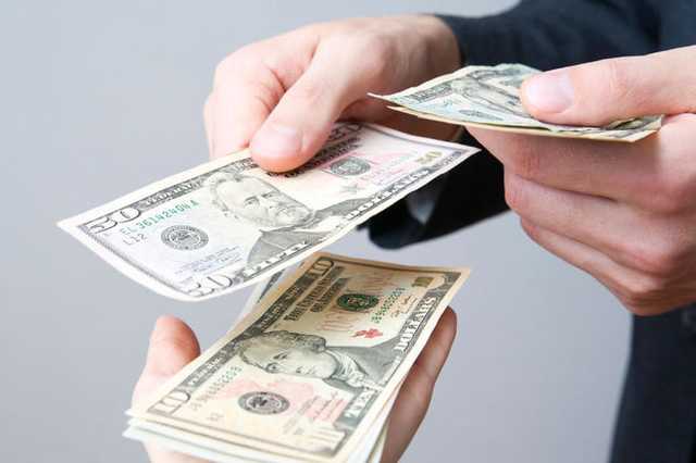 Украинцев обязали возвращать долги в валюте, вместе с процентами и пенями