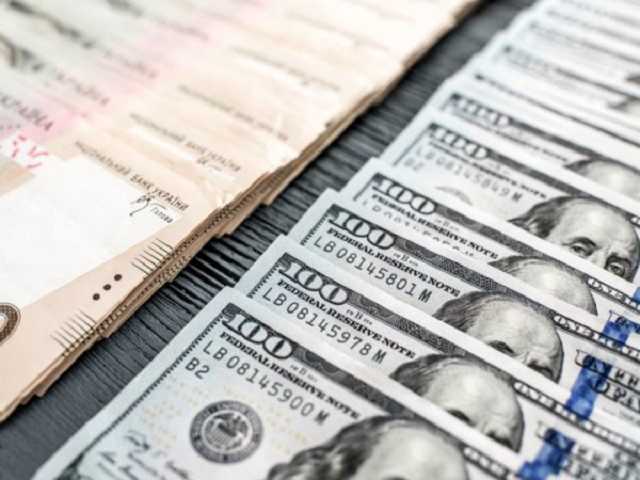 Украинцы понесли деньги на депозиты