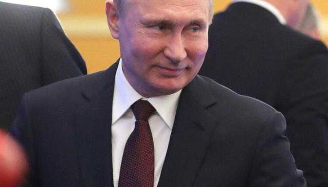 В сети показали, как Путина готовят к выступлениям