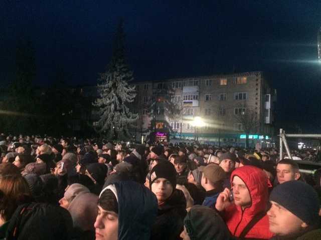 Вопросы про оборонку и вырванные плакаты: как Порошенко посетил Ковель