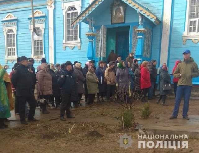 На Вінниччині через конфлікт парафіян ПЦУ та РПЦ храм цілодобово охоронятиме поліція