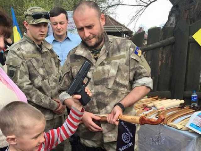 «Это неадекват»: Билецкий о появлении Яроша на форуме Порошенко