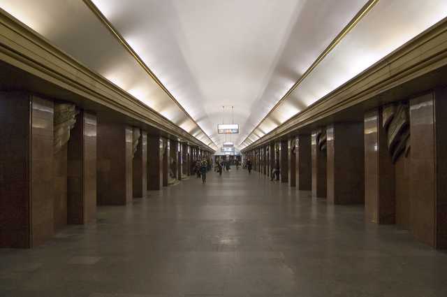 В центре Киева в метро умер мужчина