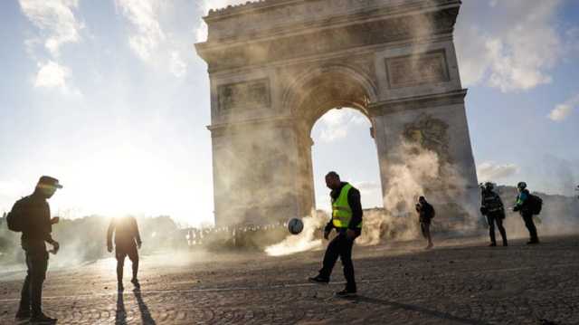 Макрон приказал подготовить неприятный сюрприз “желтым жилетам”