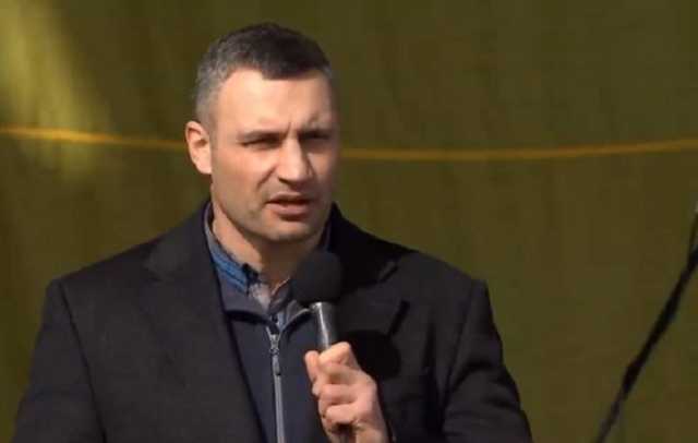 "Спасибо, что поддерживаете": Кличко появился на митинге Порошенко