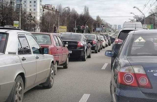 Транспортный коллапс в столице: как водители объезжают Шулявский мост
