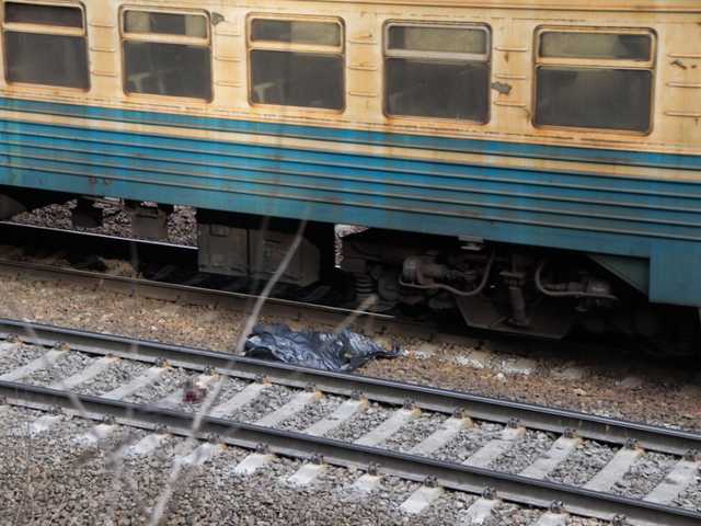 В Киеве на Караваевых Дачах электричка отрезала мужчине голову