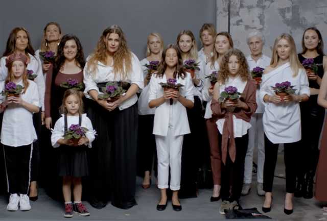 В хитовом клипе KAZKA обнаружили забавный ляп